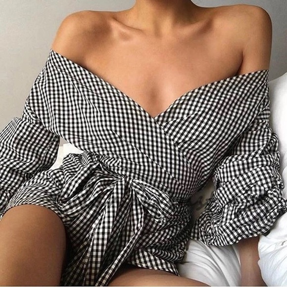🆕Cassidy Gingham Puff Sleeve Wrap Top - Picture 3 of 8